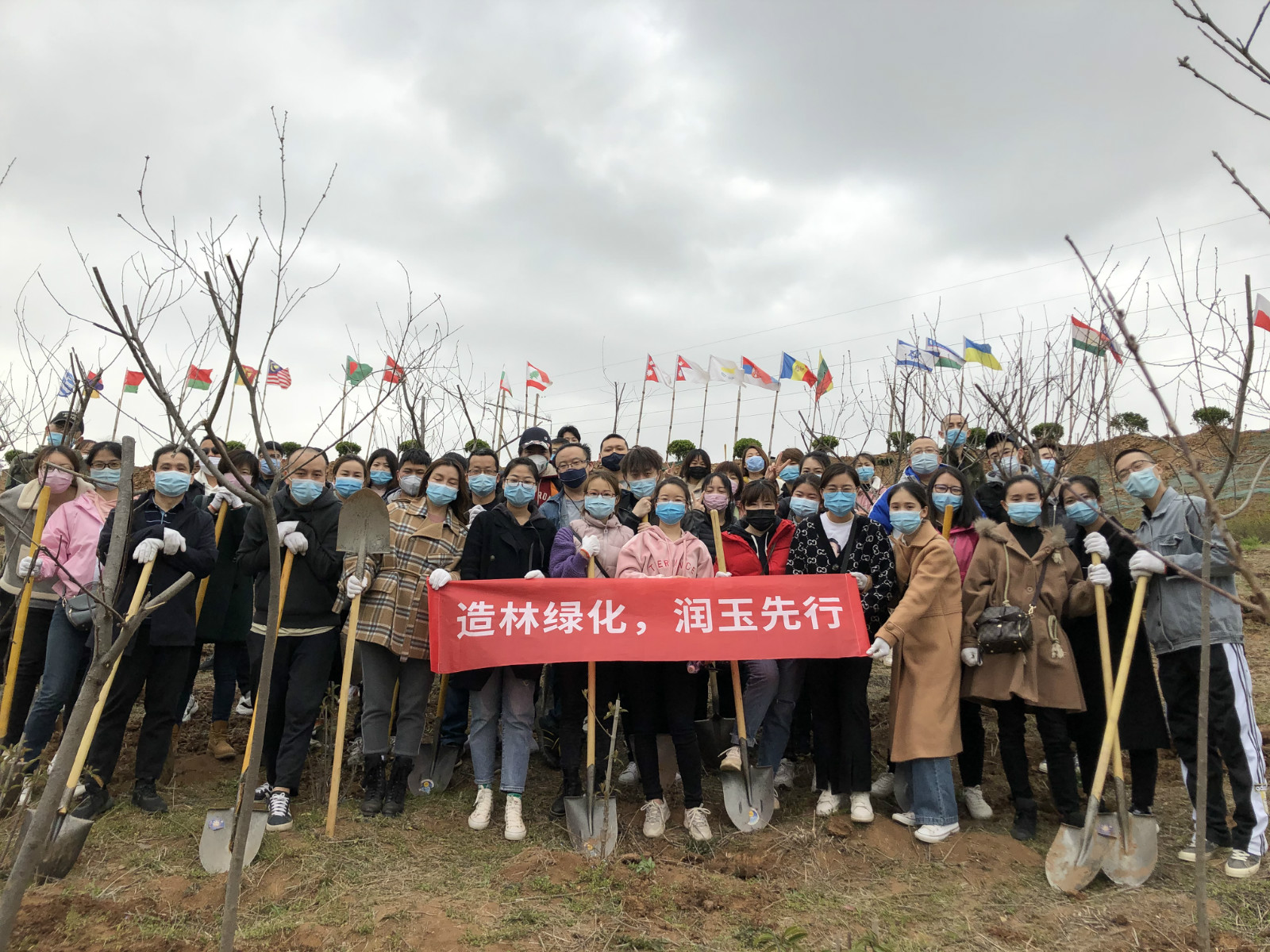 春回大地万物复苏,又是植树添绿好时节